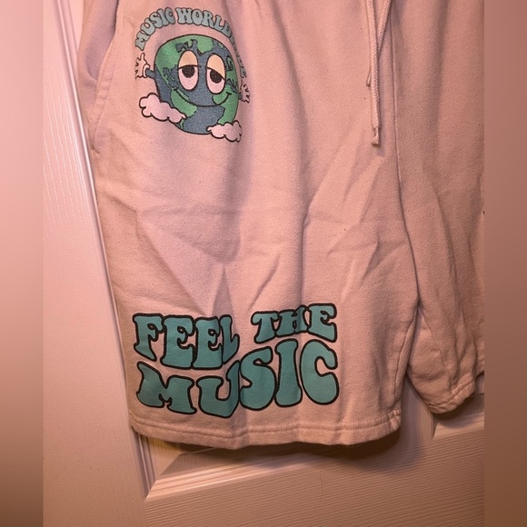 MTV Graphic Beige Shorts Men’s Size XL - Picture 2 of 7